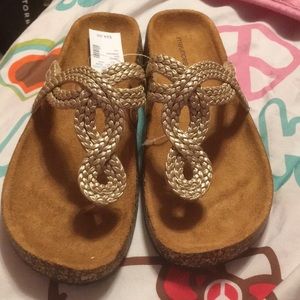 Maurice’s size 12 (11) gold tone sandal